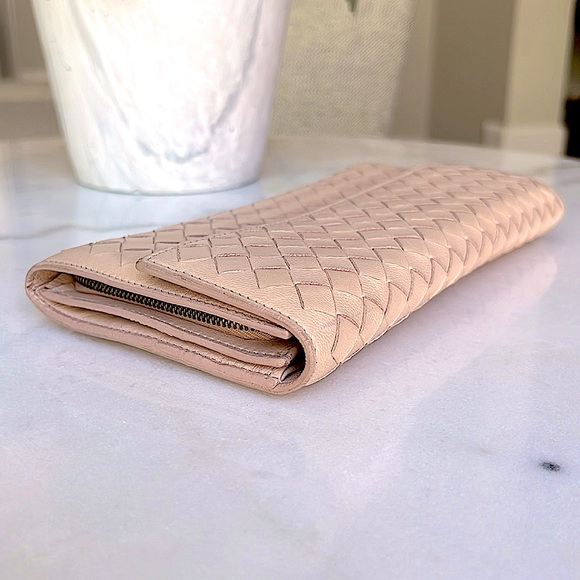 Bottega Veneta leather wallet with snap - Picture 10 of 14